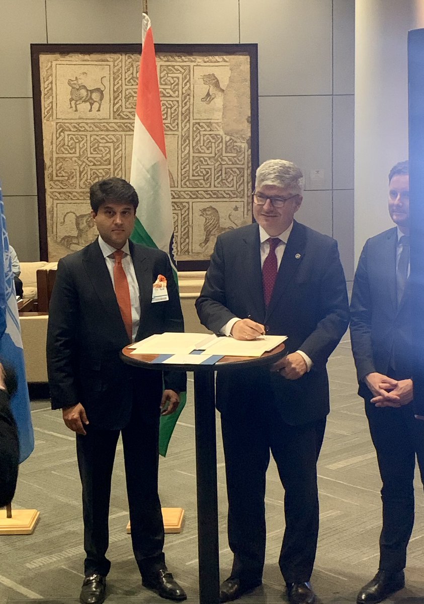 ICAO Secretary General <a href="/JCS_ICAO/">Juan Carlos Salazar</a> formalized a new MOU between ICAO and the <a href="/isolaralliance/">International Solar Alliance</a> (ISA) today, aimed at scaling up the deployment of solar energy solutions for aircraft, airport, and other aviation-related applications. #ReconnectingTheWorld