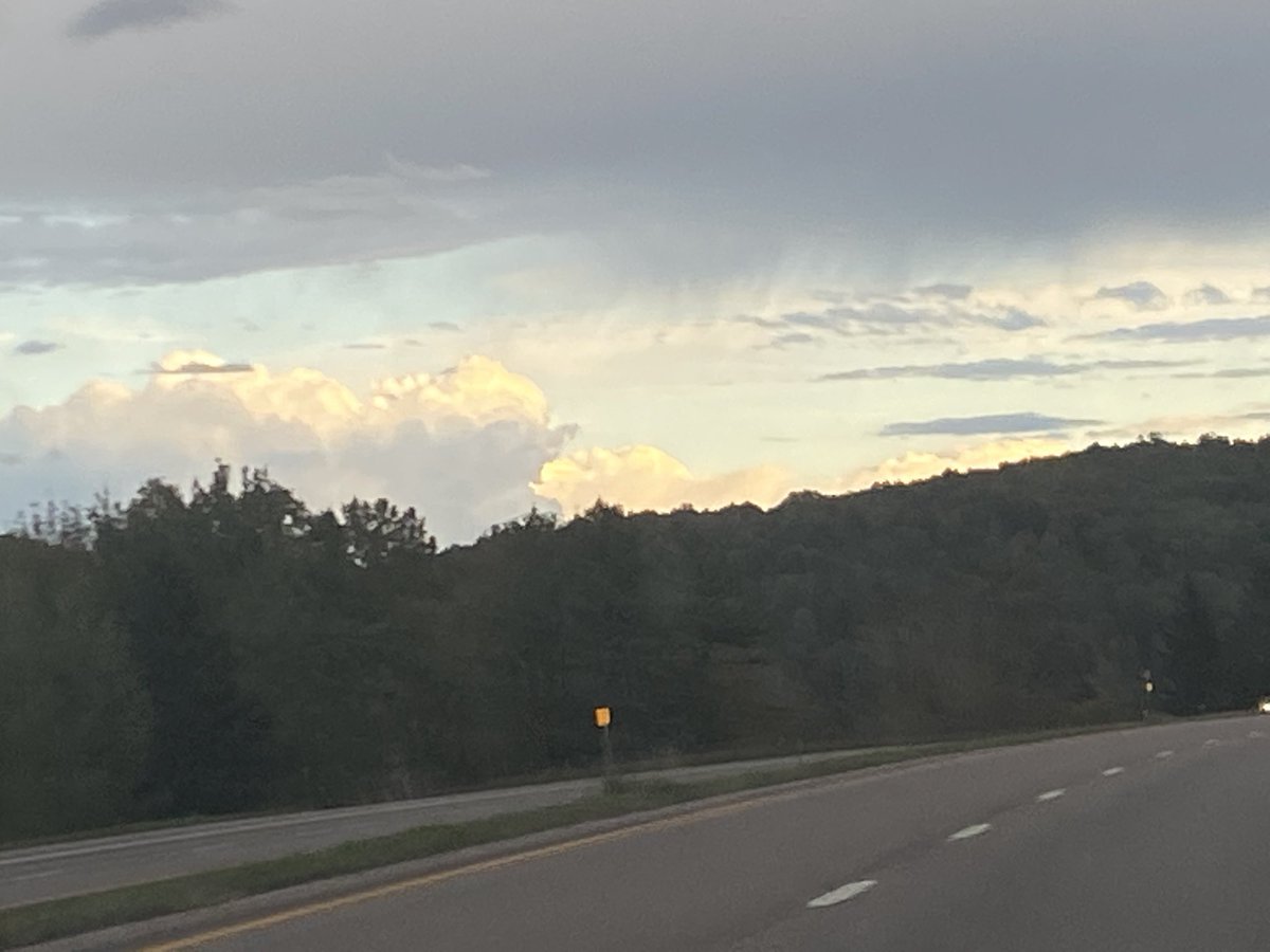 amosedale's tweet photo. #clouds #commutehome in- credible #I91 #IT support @techmosedale https://t.co/w58QUBrPnS