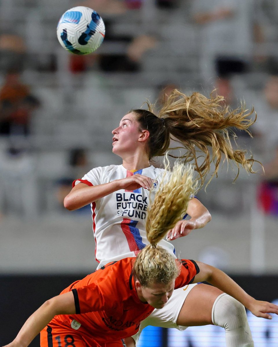reignfc's tweet photo. 📸 Day in Photos: OL Reign Clinches a Playoff Spot with Win Over Houston

➡️ https://t.co/OX0VjCOiPY

#BoldTogether #NWSL https://t.co/ZIrryWD2NT