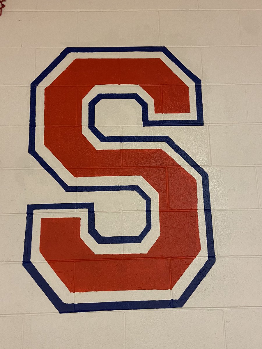 MrsWarrenPHS's tweet photo. @PatriotKeyClub Mural in Gym is done. We had over 30 volunteers work on this project and the results are Amazing!!! Could not be more grateful or thankful for everyone’s support! https://t.co/kaLuPMFGOs