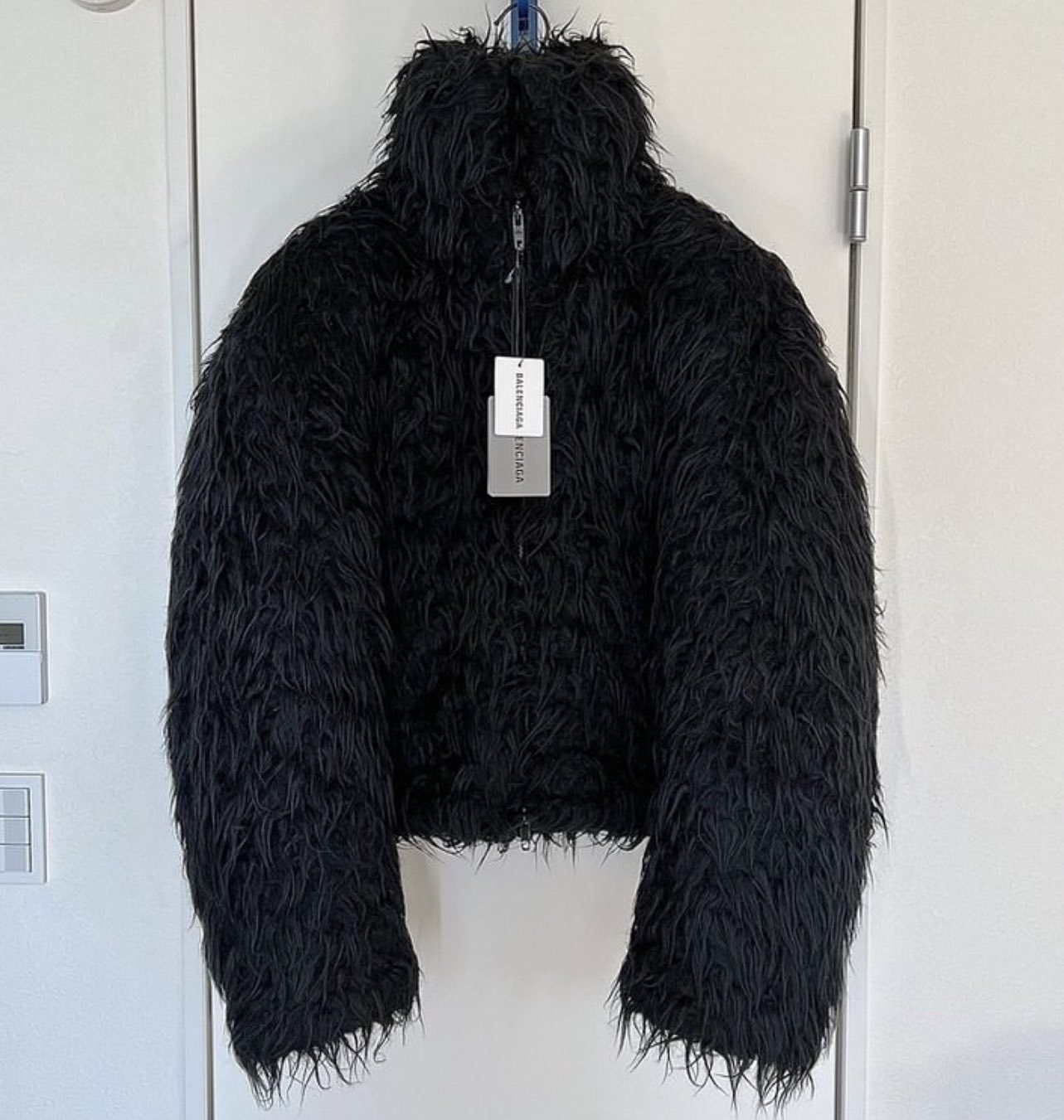 【BALENCIAGA】Fur jacket ファージャケット Outlander Magazine on X: 