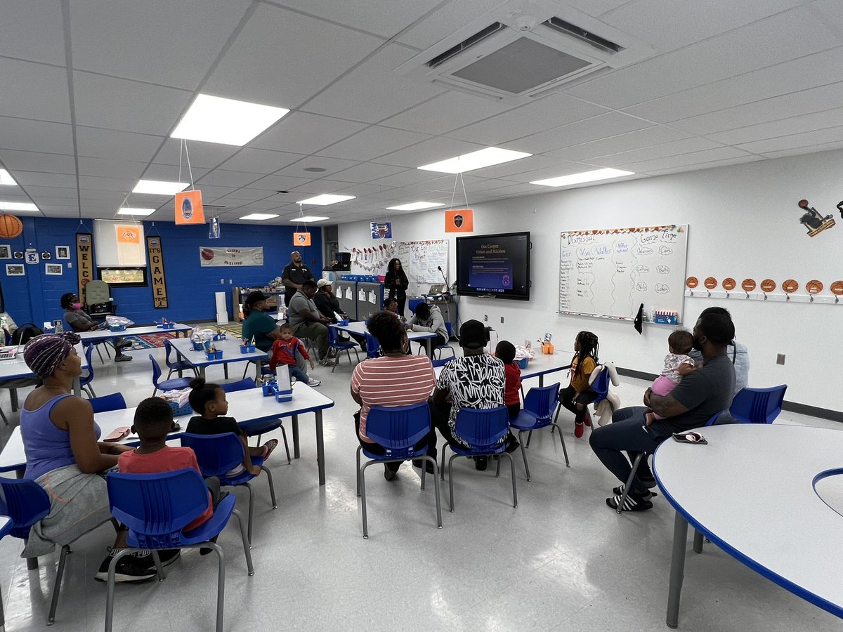 Principal_P1906's tweet photo. Great turnout for Back to School Night 2022 at Cooper Elementary Where Greatness STEMs from Academic Excellence! #WeAreHCS #FullyAccredited @hcsOESL @drsbarreau https://t.co/NZpxPwnDij