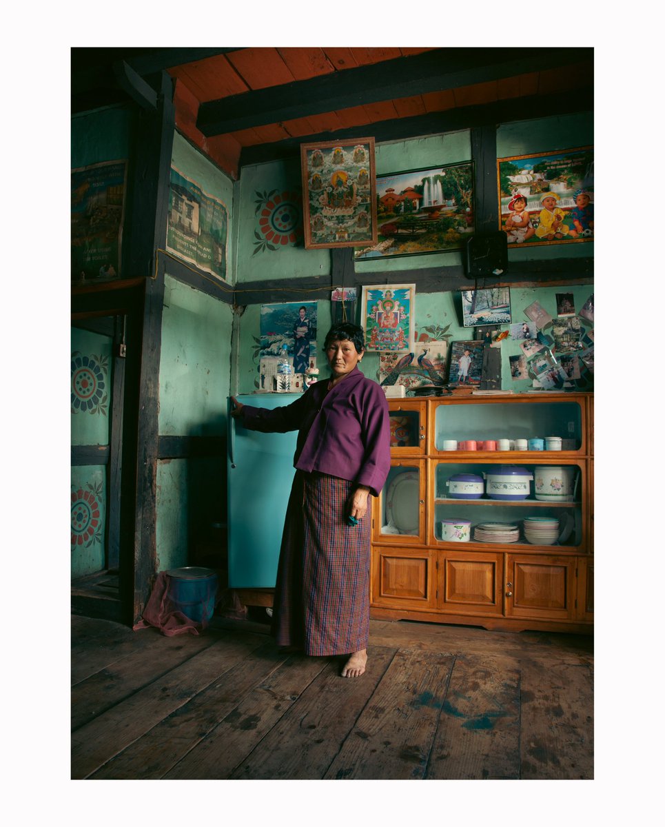 📸 Photography lovers, today we have a little dive in @agyaat_astitva's work !

The idea here is NOT to tell you HOW it's great art... But WHY I think it's great art.

Let's slow down the space and push YOU to dive deeper into what you see !

Expect more of those :)

🧵1/12