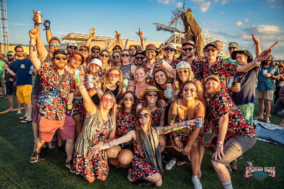 DeepCutPresents's tweet photo. 🌹 Now THIS is how ya do it! Props to this crew for understanding the assignment! 🎉🎯 Tag’em if ya know’em!
📷: courtney scout
#rosefam https://t.co/MIrsLEFxzI