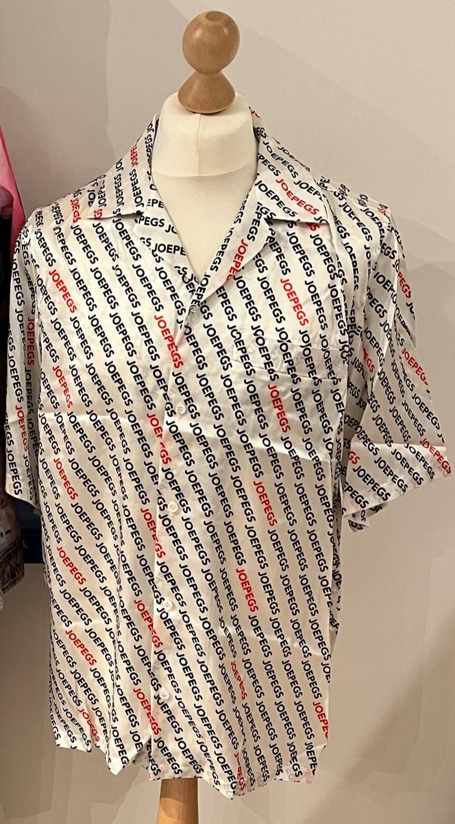cryptofishx's tweet image. Why hoodies wen you can rock a silk joepegs shirt
(yes it needs ironing)