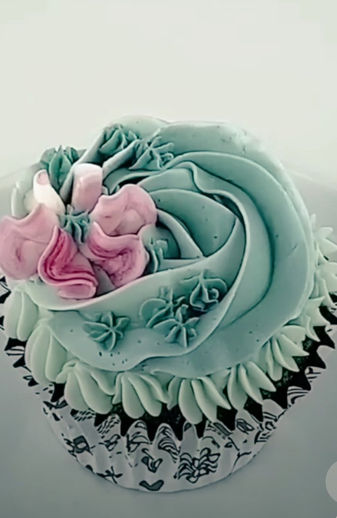 AndMonareese's tweet photo. The good thing about being true to yourself, which WILL be evident in your dealings with others, is that  those who appreciate you stay with you, and those that cant handle you walk away. Let them!
#Asabtoks #Musing #FindersKeepers #beyou #unapologetic #caketweets #Ghana #sweets https://t.co/JvNf0QYanN