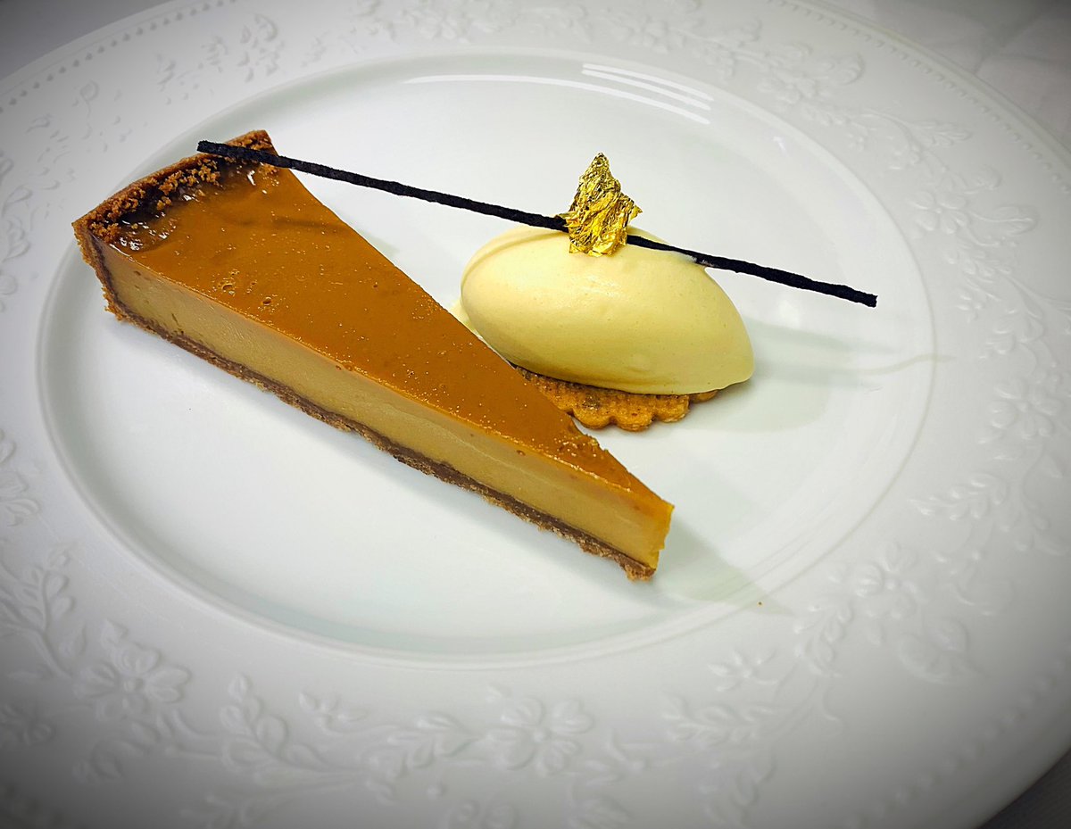 kboylechef's tweet photo. Muscavado Sugar and Malt Whiskey Tart, Cocoa and Almond Sable, Toffee Apple Ice Cream. #newseasonnewtaste #sweetcourse #tastingmenu #restaurantladyanne https://t.co/YIb7e2xROr