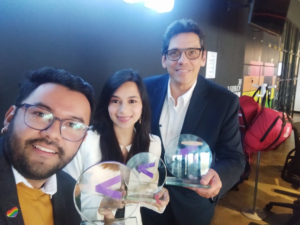 lau_suarez22's tweet photo. Feliz de recibir el #PremioAccentureAlPeriodismo 2022 🎉. También de tener mi primera experiencia con el #metaverso. Gracias @Accenture_CO por este reconocimiento 👏 https://t.co/HETSnAWQ9i