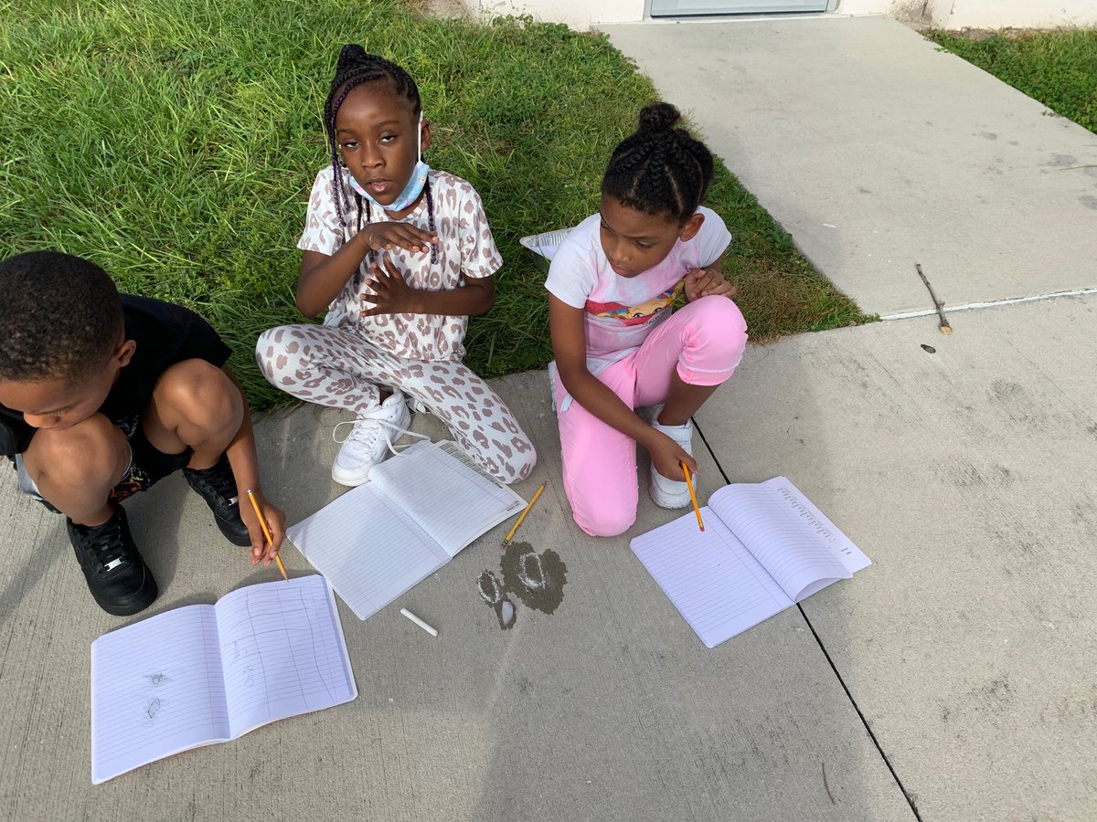 dbeena31's tweet photo. Hands on science. Drawing and discussing what happens to an ice cube in the sun.
#melting #solidtoliquid https://t.co/QXlamdez7W