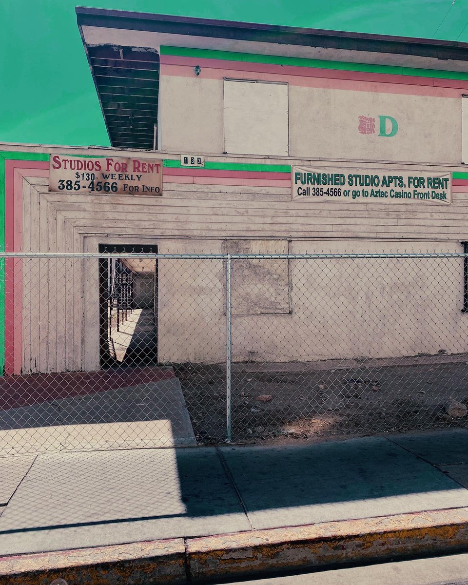 lenah_nazer's tweet photo. I wanted to rent here…but gone are the days.  No more laughs. No more cries.  No more anything. Just goodbyes.
.
.
#lasvegas #nevada #abandoned #urbanexplorer https://t.co/cC5EefpOHg