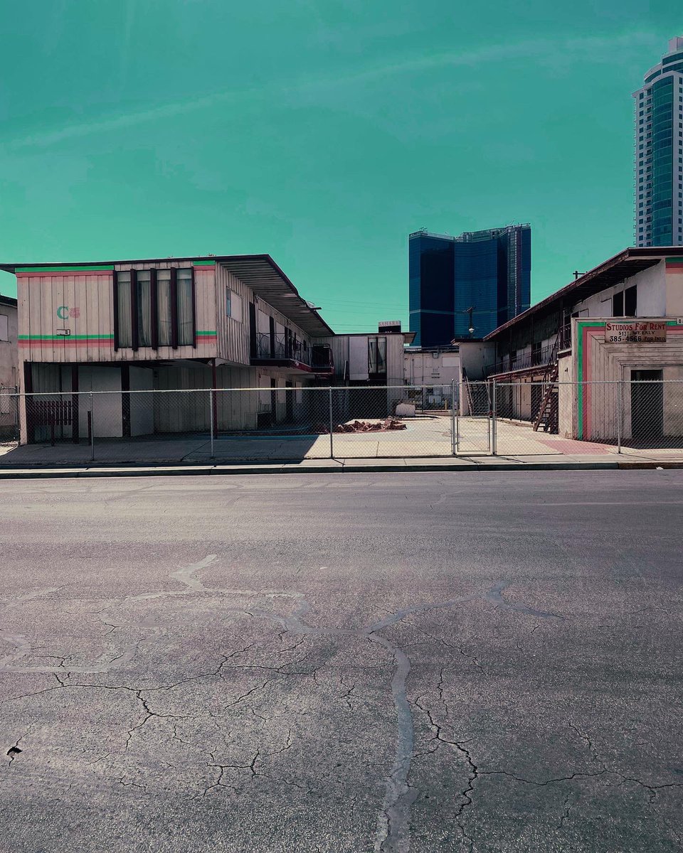 lenah_nazer's tweet photo. I wanted to rent here…but gone are the days.  No more laughs. No more cries.  No more anything. Just goodbyes.
.
.
#lasvegas #nevada #abandoned #urbanexplorer https://t.co/cC5EefpOHg