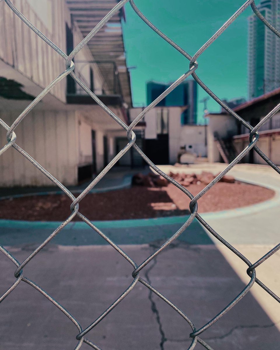 lenah_nazer's tweet photo. I wanted to rent here…but gone are the days.  No more laughs. No more cries.  No more anything. Just goodbyes.
.
.
#lasvegas #nevada #abandoned #urbanexplorer https://t.co/cC5EefpOHg