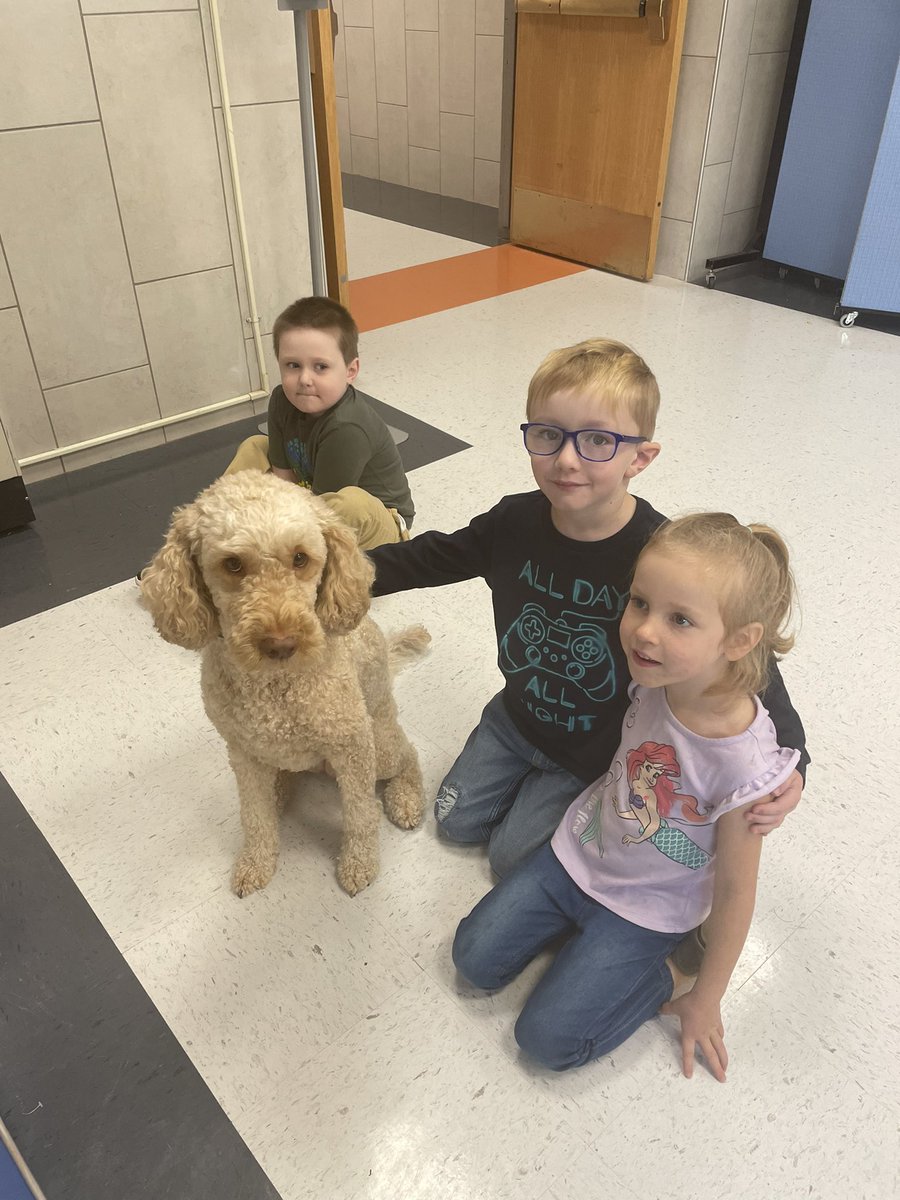 JadaB7502's tweet photo. Dory spent some time in the Kindergarten and Pre K wing today. Brought some smiles and love to our youngest learners❤️@ForRealJHay  @SMarchitell15  @BavisTerri https://t.co/qfp1Lsiwf3