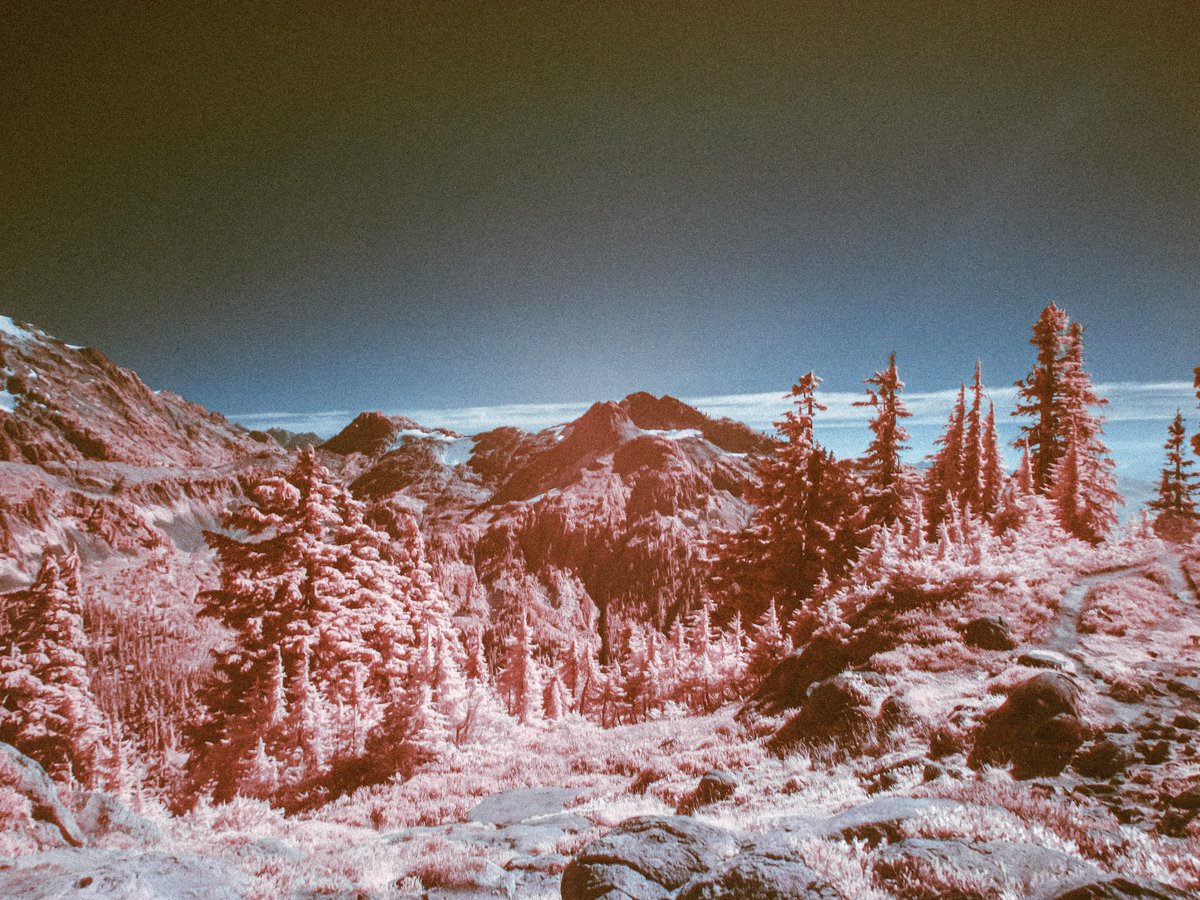 hi_ryan_'s tweet photo. ghosts on the mountain https://t.co/WX061S6Fag