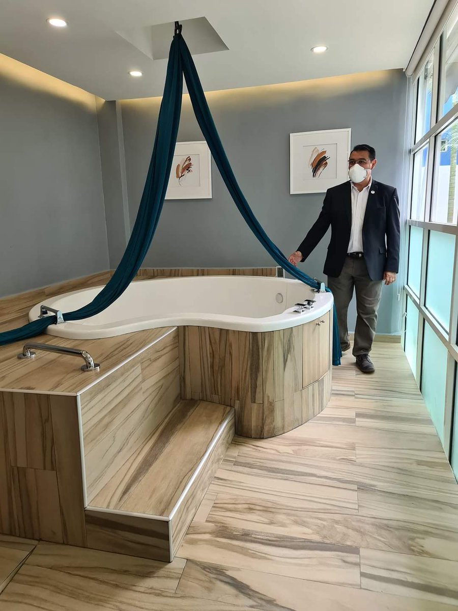 angelgarciaya's tweet photo. Amigas y amigos 
Les comparto que fui invitado a las instalaciones de la #HenrryDunat  #Morelos  #Cuernavaca para llevar a cabo la  inauguración  de una sala de #PartoenAgua 
Agradezco al Director Lic.Jose Luis Alquisira de la Cruz Roja Mexicana.
#YoSíSoyDeMorelos 
#Morelos https://t.co/DeDGWRHlfJ