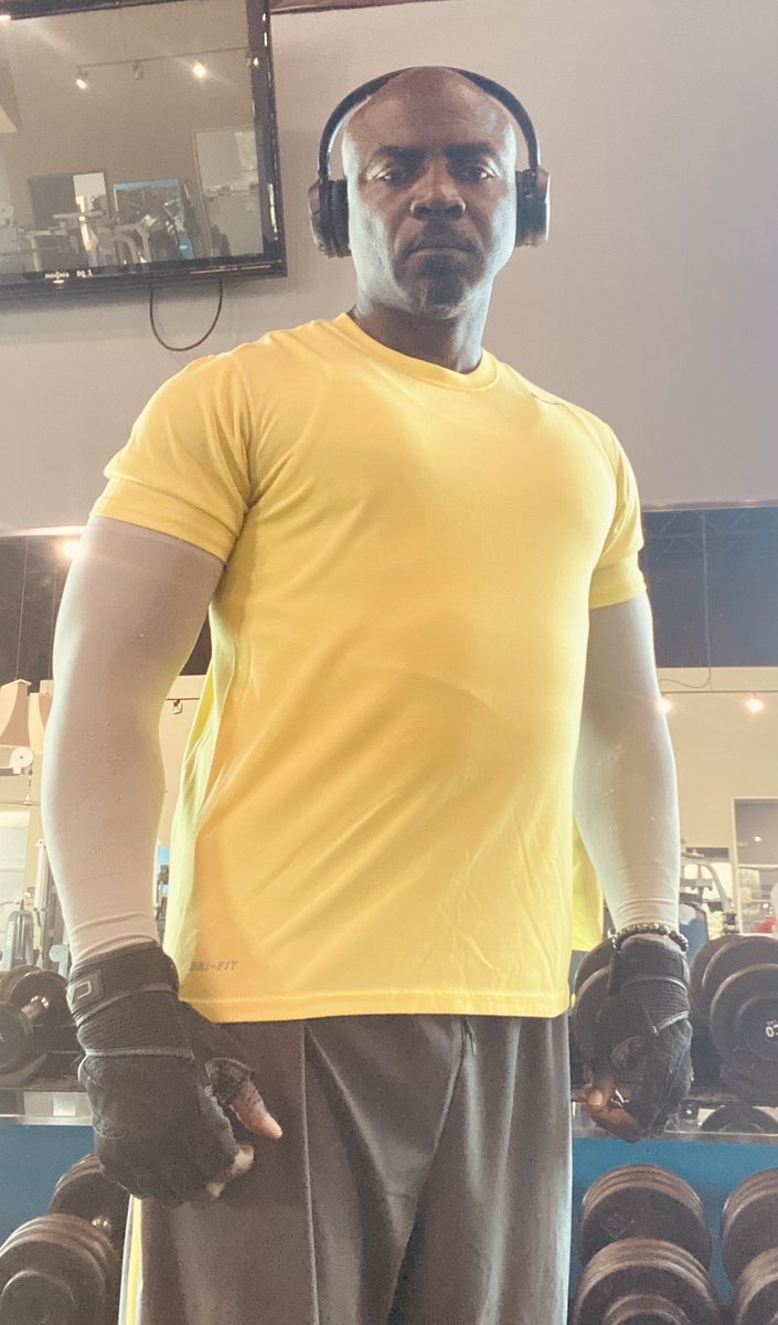 OGDEISEL's tweet photo. Universal Chest Monday & Biceps 2 #OGFit #OG247365 #OG https://t.co/8bzysKjAPQ
