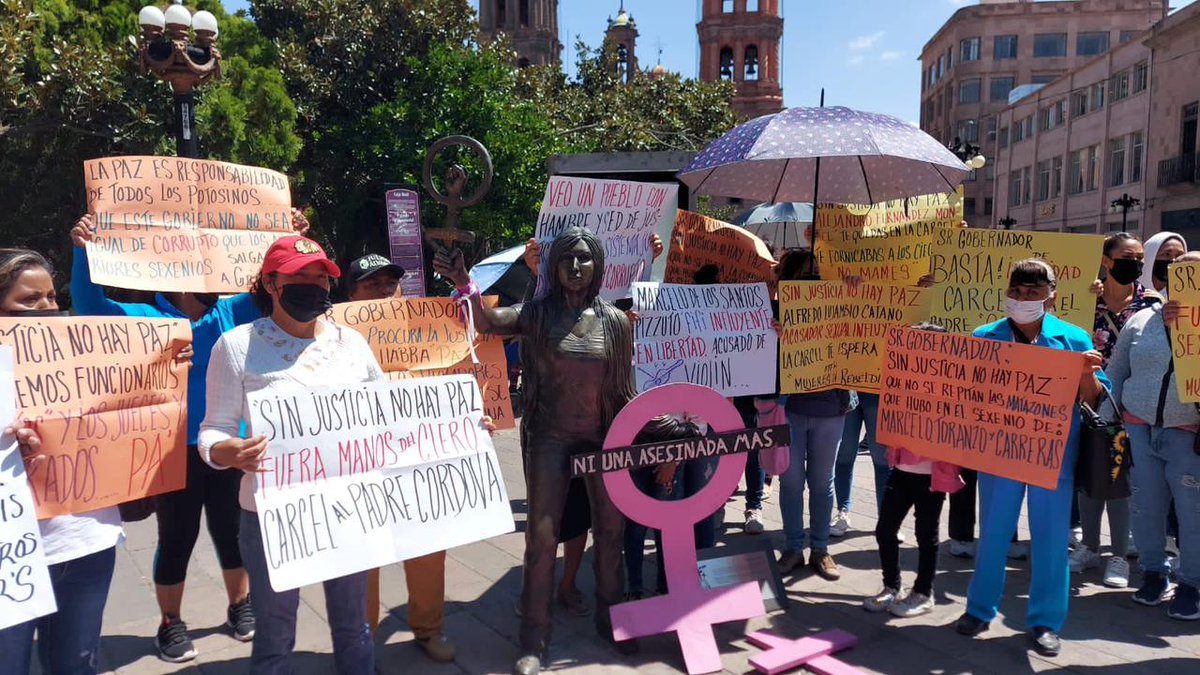 AntenaSanLuis's tweet photo. #SLP │ En “marcha por la paz” piden justicia para #víctimas de #AlejandroN y el #padreCórdova
Los asistentes también traían consigo pancartas donde solicitaban que se creara un padrón de agresores sexuales en el estado -> https://t.co/xNC58ieExz https://t.co/xDuYEQVgxW