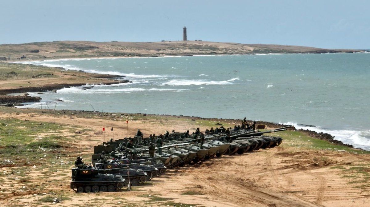 El #CEOFANB avanza con la doctrina y el legado histórico de nuestro Cmdte. Supremo y Eterno Hugo Chávez, #Hoy confluyen todos los componentes en perfecta sincronía a través del #SDT, para garantizar la independencia, la soberanía y la paz de la nación.