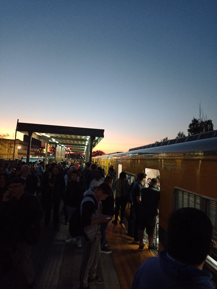 Matnicnic's tweet photo. @Metrovias que onda demorado o cancelado??? https://t.co/NapHE7oAaK