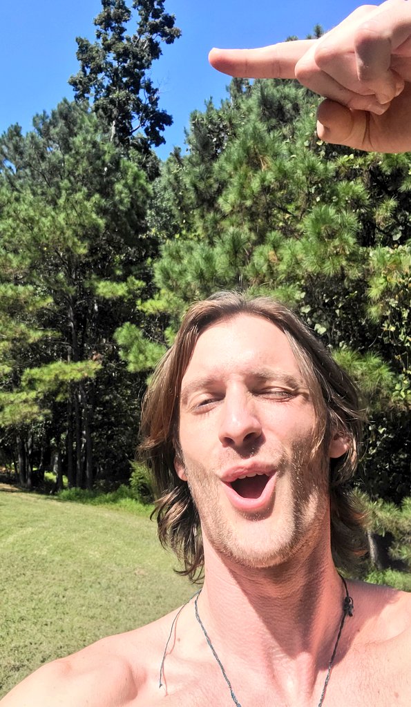 This #tree was dead for 5yrs of my childhood. My parents were going to cut it down, but 10y.o. me told them that it would come back to life &amp; it's now the #thickest tree in the yard.
No matter how lost &amp;broken you may feel, you can grow back stronger if you #beleafinyourself 💙🖖