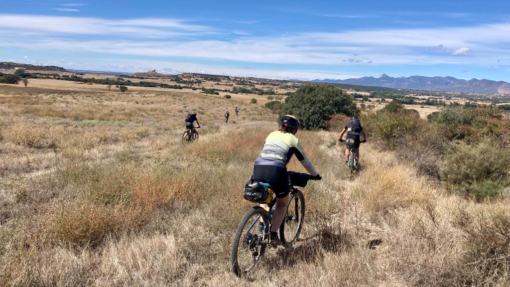 larroser's tweet photo. Genial travessa en #btt per la #SierradeGuara en 3 etapes des de #Quicena passant pel #saltoderoldan, #Nocito, #Bara, #SierradeSevil, #Alquézar. 150km i 3.500m en mode #bikepacking fent #cegbtt 🚵🤸🍩!! https://t.co/EYU0VZUVNY