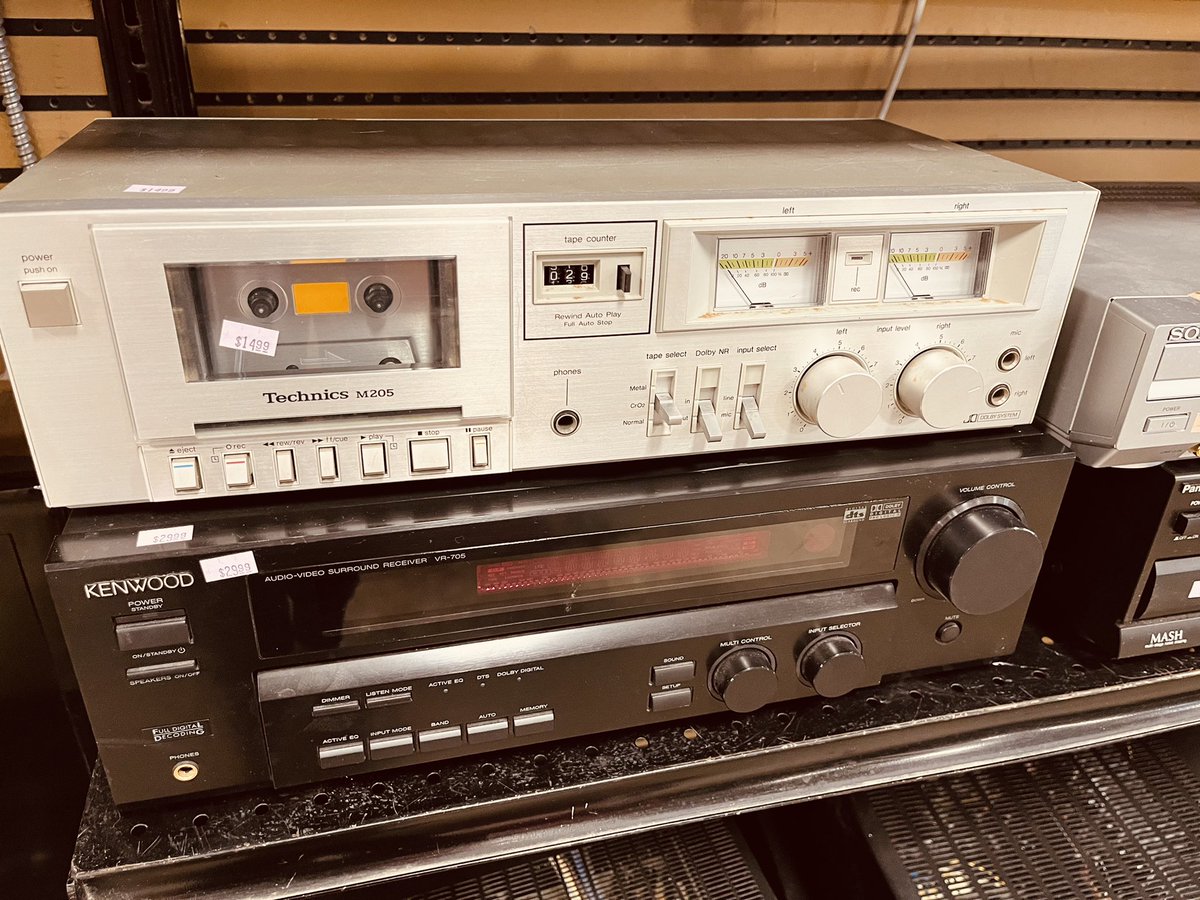 shoesonplease's tweet photo. At a thrift store after school, my 8 year old told me this object was an “old fashioned microwave:”
#StuffByFelix #MixedTape #Microwaves #Millennials #XennialProblems #GenX https://t.co/q3AcIPLysR
