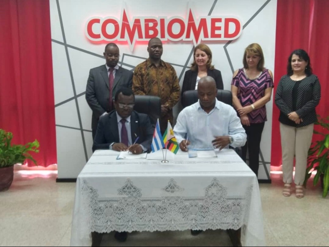 MaydaMauriBCF's tweet photo. Firman las empresas @CIGBCuba, @CombiomedC y @CubaEsines Acuerdos con la empresa Biotech Pharmaceutical de #Zimbabwe que permitirán la producción en este hermano país de medicamentos y equipos médicos. #Cuba a la vanguardia de la colaboración Sur-Sur. #CubaPorLaVida
#CubaEsSalud https://t.co/orHIu06Mvl