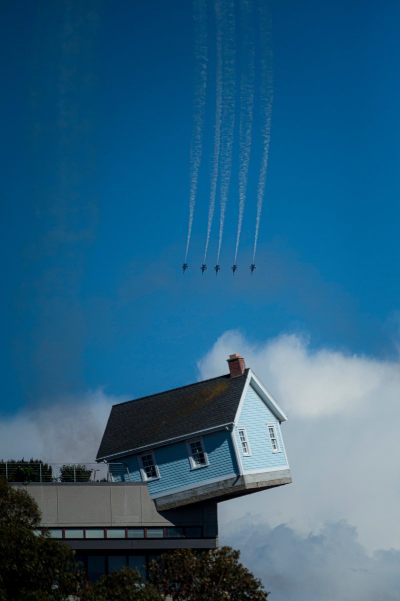 UCSDJacobs's tweet photo. We had some visitors this weekend ✈️ Thanks for the show, @USNavy @BlueAngels! Thanks for the photos, @erikjep! https://t.co/fGaPfnhIcA