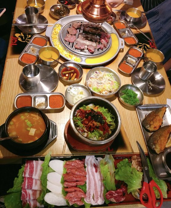 Pink_11_06's tweet photo. sumptuous dinner https://t.co/60DsG6EWDK