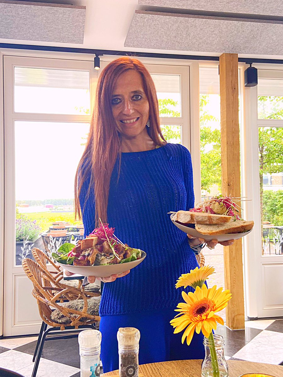 YolandaGranados's tweet photo. #saladingqueen #thereturn
#vegansalads #lunch with @danydandabu in #DeBalijeTuin #Delft #countryside #TheNetherland 
#veganpower #veganfood #salading https://t.co/uVfrhNJsdD