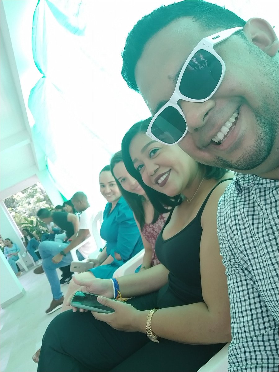 SandeRocha's tweet photo. Amor y amistad Eca SAS. https://t.co/qmVBwo776k