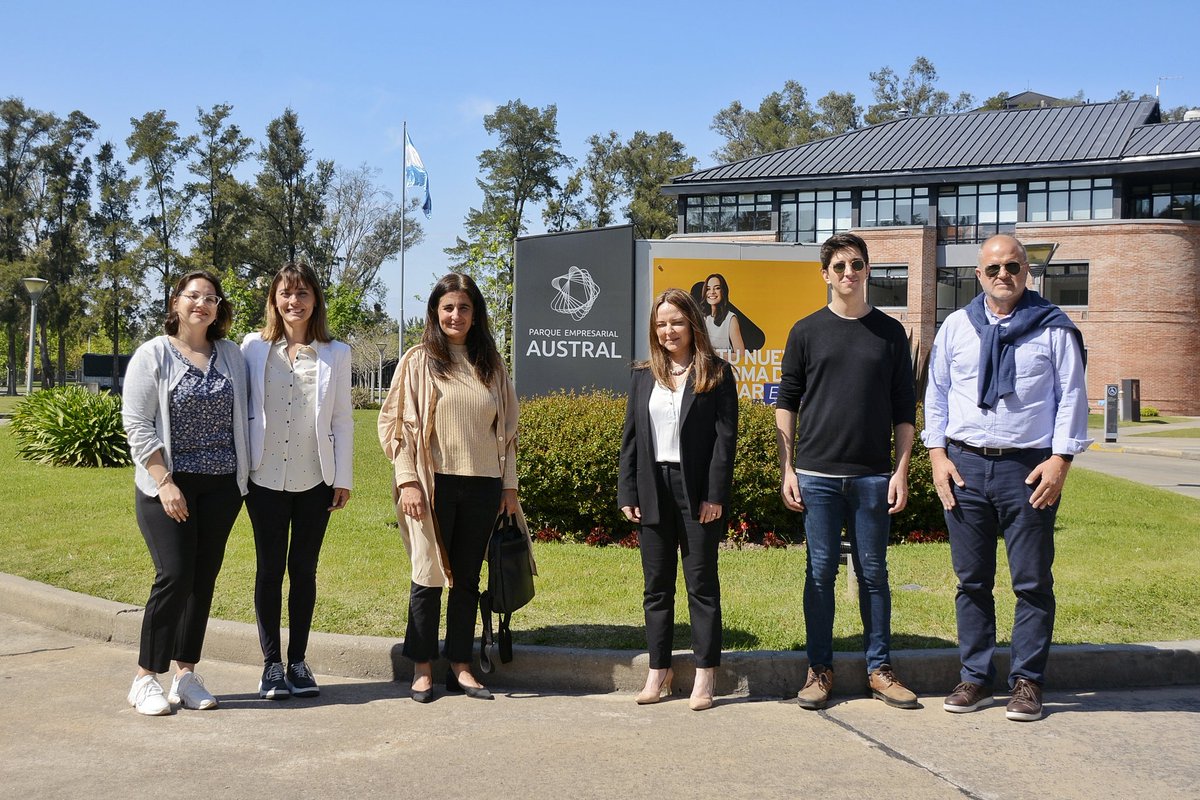 metchecoin's tweet photo. Junto a @matiasyofe y @JesiBortule visitamos el Parque Empresarial Austral en Pilar📍 
Un espacio donde pymes, multinacionales y start-ups producen, innovan y crean💡El parque facilita el desarrollo de proyectos e ideas y el acceso a centros de investigación y capital semilla 🧵 https://t.co/6nQYrLnPrb