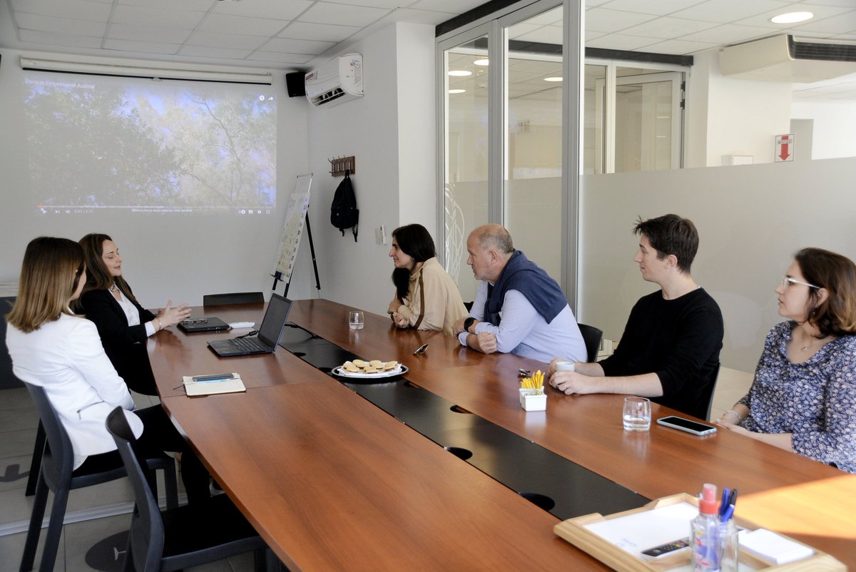 Junto a <a href="/matiasyofe/">Matías Yofe</a> y <a href="/JesiBortule/">Jesi Bortule</a> visitamos el Parque Empresarial Austral en Pilar📍 
Un espacio donde pymes, multinacionales y start-ups producen, innovan y crean💡El parque facilita el desarrollo de proyectos e ideas y el acceso a centros de investigación y capital semilla 🧵