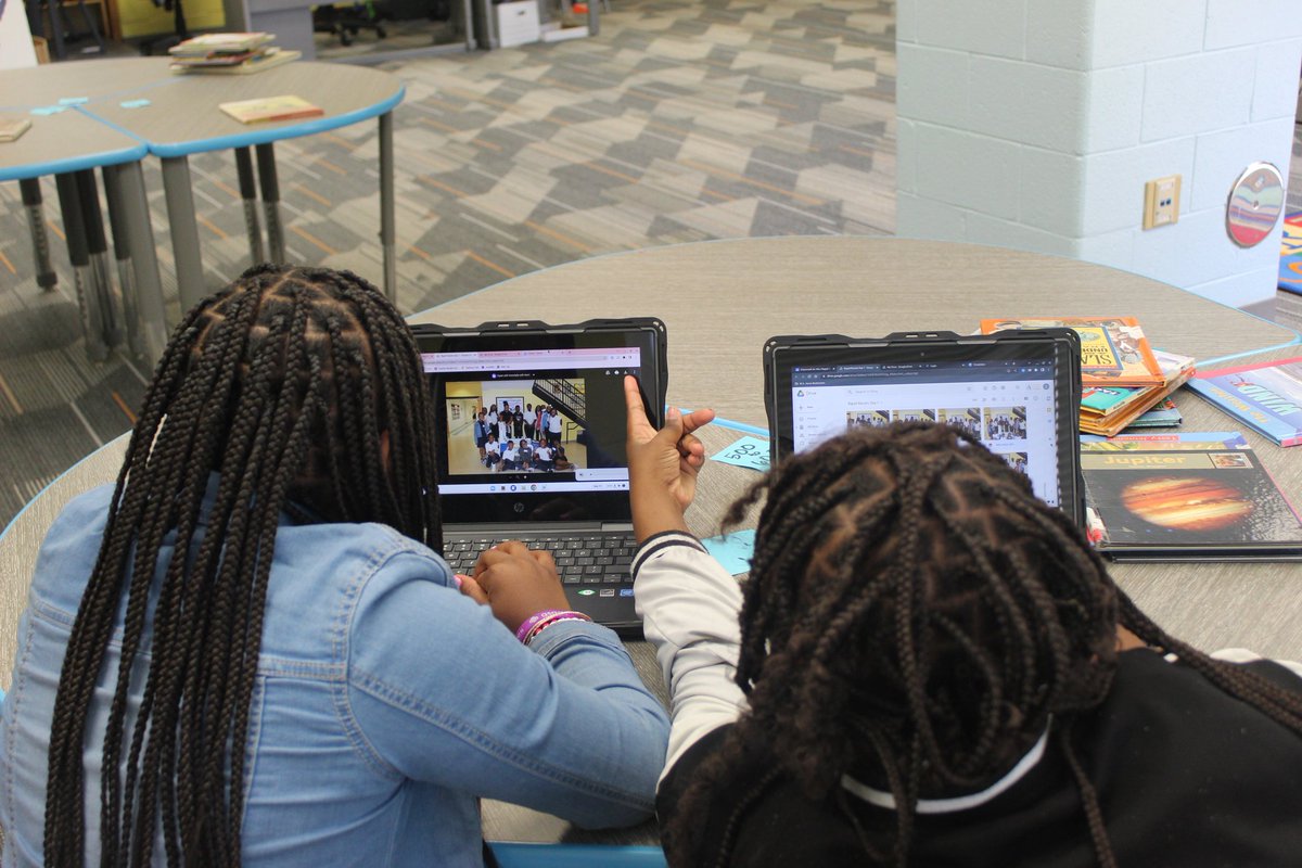 kalzimm's tweet photo. #EngineeringIsCool
Rapid Racers get that team work makes the dream work 😍 Marketing and 📸 crew documented repairs 👨🔧👩🔧, created their first reel for the Instagram page and worked on a new team logo. They design, they create, they are born for greatness 😎
@APSMAJ_Elem https://t.co/PgUOhya7Tq
