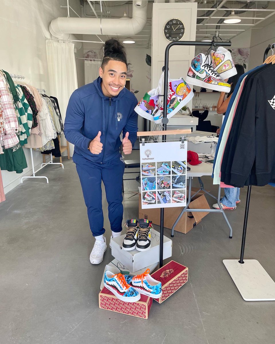 ETiceson's tweet photo. Pop up was a success!💡 https://t.co/jgEnGciixH