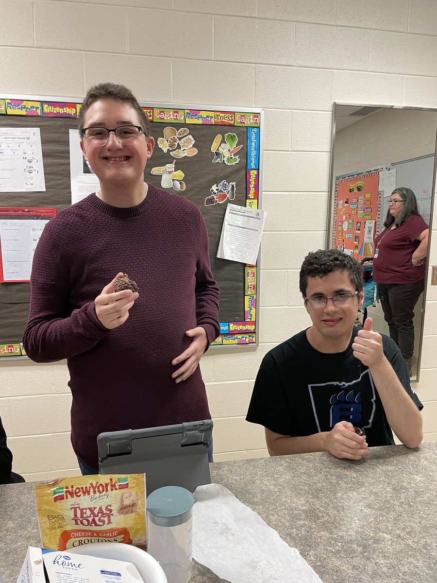 HBHSBestBuddies's tweet photo. Happy birthday, Alex!! 🥳 https://t.co/2f505vxDTz