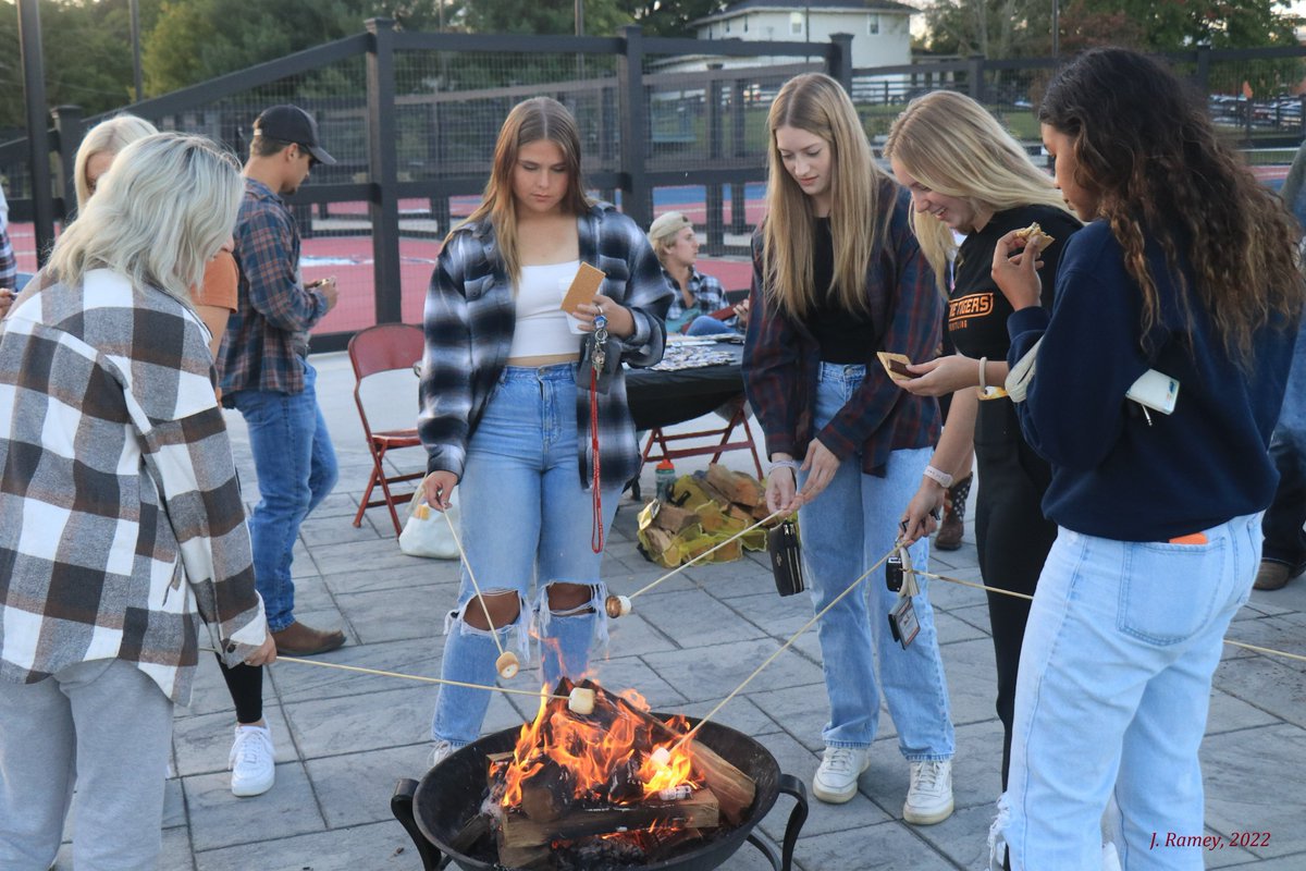 jramey6's tweet image. Homecoming Week-Monday:  HOCO Hoedown (@ucumberlandssga ) &amp;amp; sand volleyball tourney @UCumberlands @CumberlandsAlum @UC_CAB