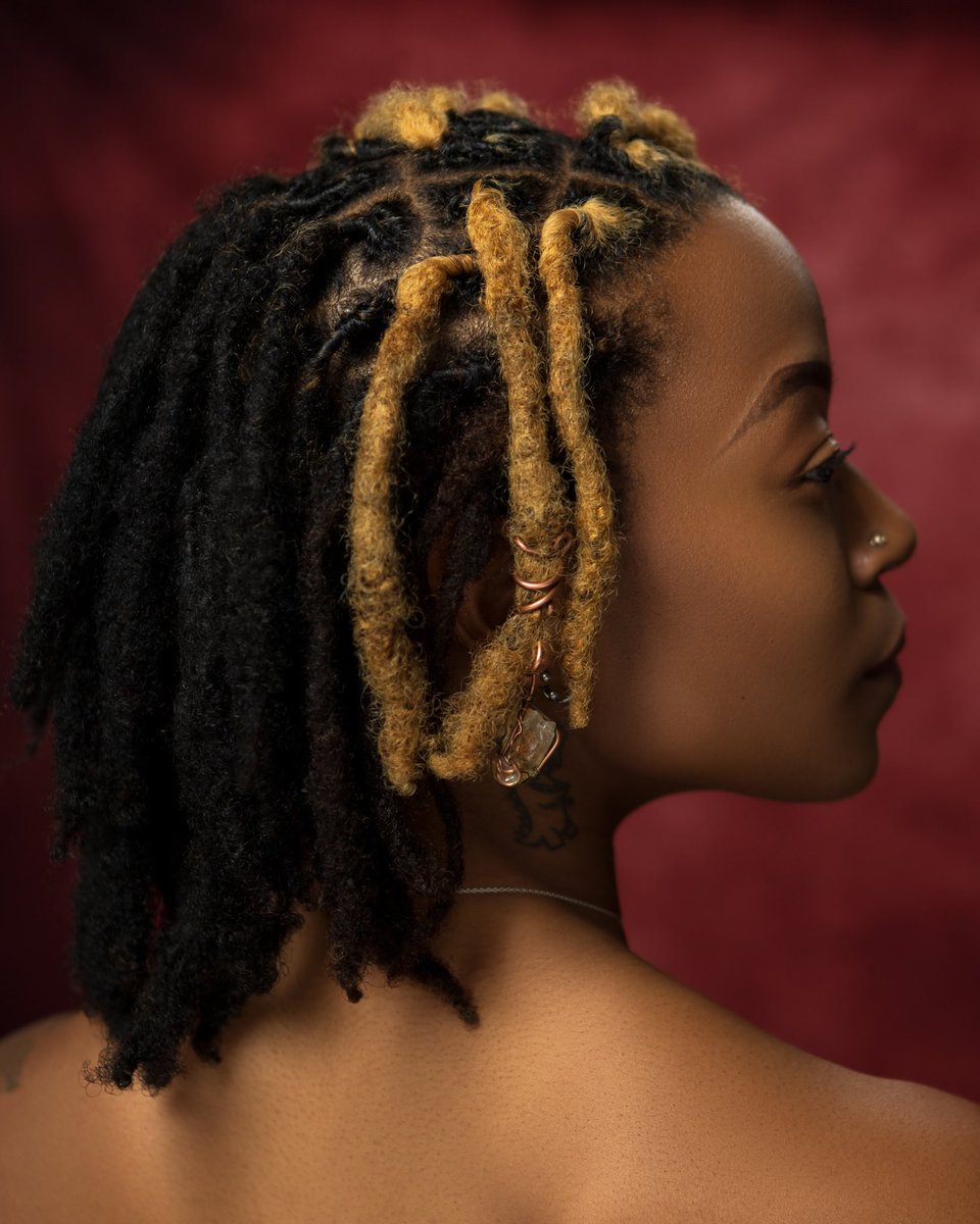 tinyyDINOSAUR's tweet photo. my hair is not for everyone series https://t.co/nbgIdMe1H1