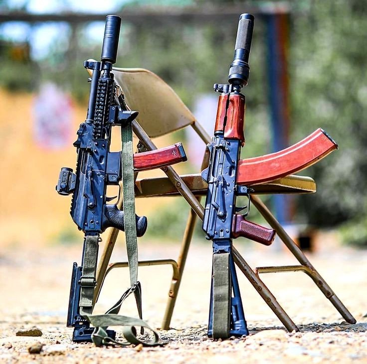 _Gun_Lover's tweet photo. Rt &amp; say left or right? https://t.co/MxRrofS01i