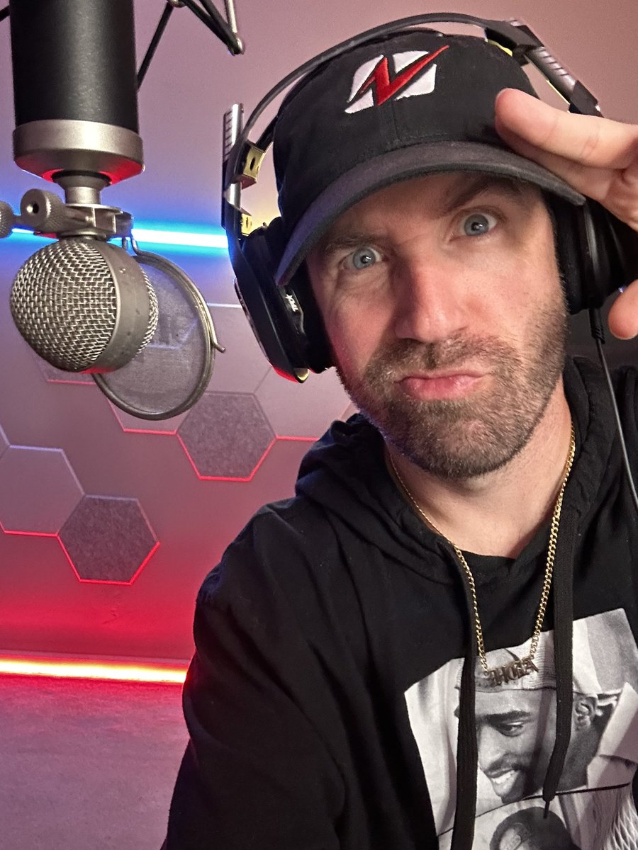 iam_jmitchell's tweet photo. 🔴 Casual-Competitive-Gamer Dad Vibes are STRONG 💪 tonight babyyy!!
Joining random WZ pub lobbies w/voice mod activated, and maybe playing w/some of the #POWERUPFAM community ⚡️
Tune in!!
📺 https://t.co/O09HsYQDni https://t.co/4ssWjJJ48O