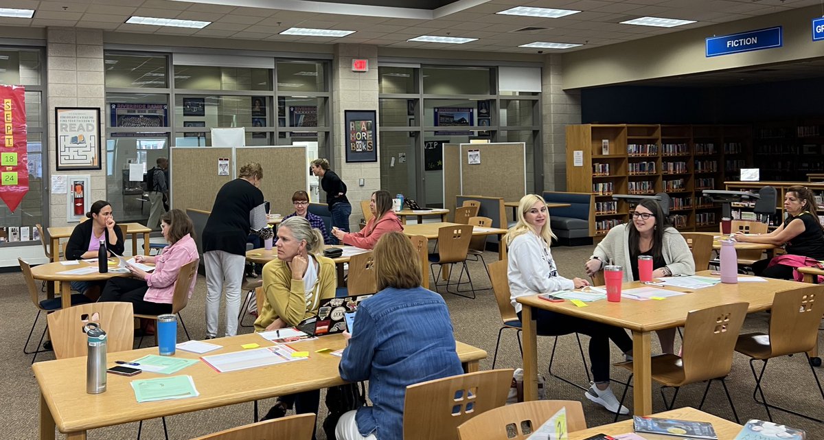 LCPS_CTAE's tweet photo. Career and technical student organization (CTSO) advisers explore instructional resources to support work-based learning (WBL) experiences, like service learning https://t.co/RbDPZ4ZBYd, in the classroom. #LCPSCTE https://t.co/Np25OGQ285