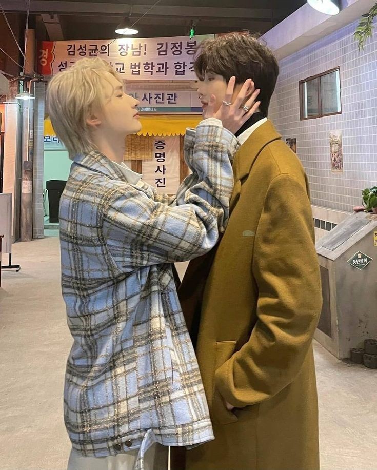 ⠀⠀ ㅤ

        Happy birthday to my fiancé. 🌹

⠀