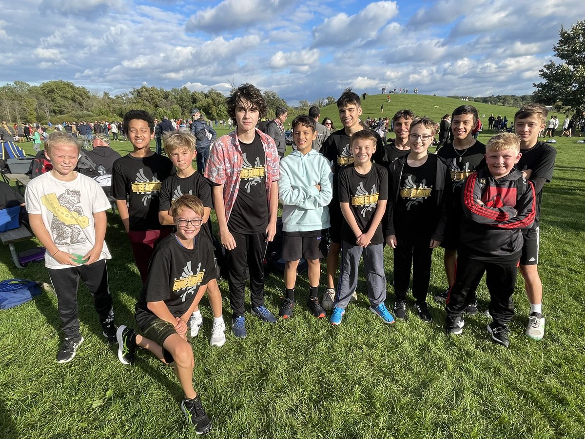 MrRileyReads's tweet photo. Another great @HorningMiddle XC meet in the books. All our runners did a awesome job on the longer course and we had our first two medalists of the season!🏅#1Horning https://t.co/OPYeoFphEl