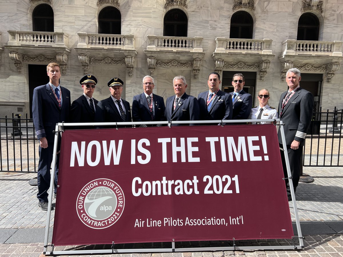 FedExPilots's tweet image. FedEx pilots, joined by pilots from other airlines, stood in #solidarity today in NYC. #NowIsTheTime for FedEx leaders to deliver an industry-leading contract that addresses our retirement and quality of life. #ValueFedExPilots