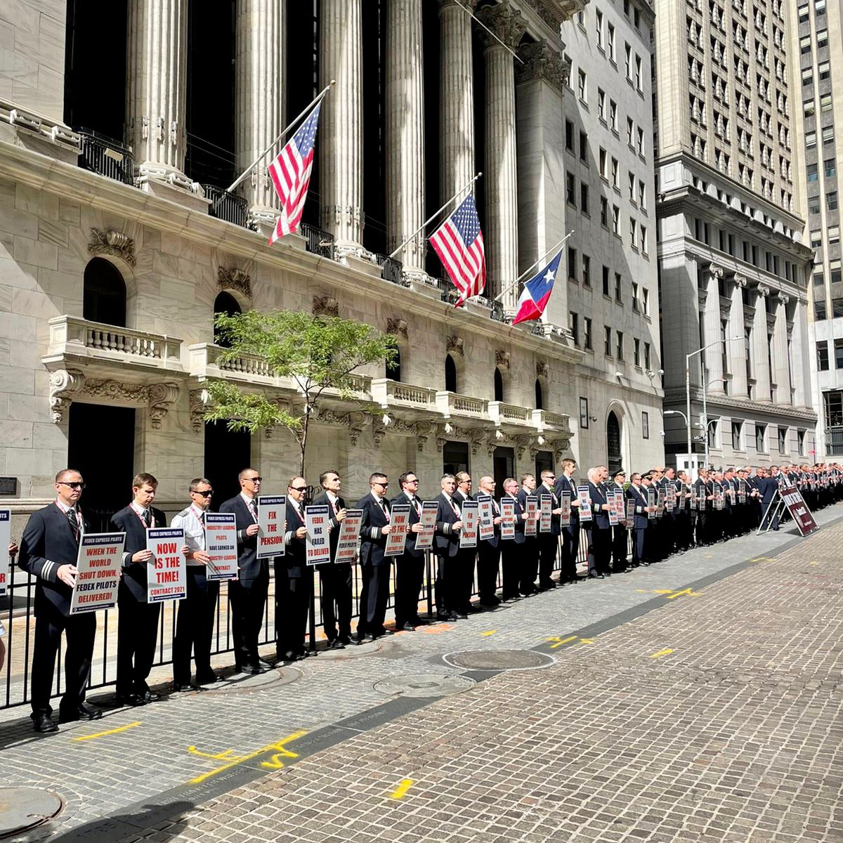 FedExPilots's tweet image. FedEx pilots, joined by pilots from other airlines, stood in #solidarity today in NYC. #NowIsTheTime for FedEx leaders to deliver an industry-leading contract that addresses our retirement and quality of life. #ValueFedExPilots