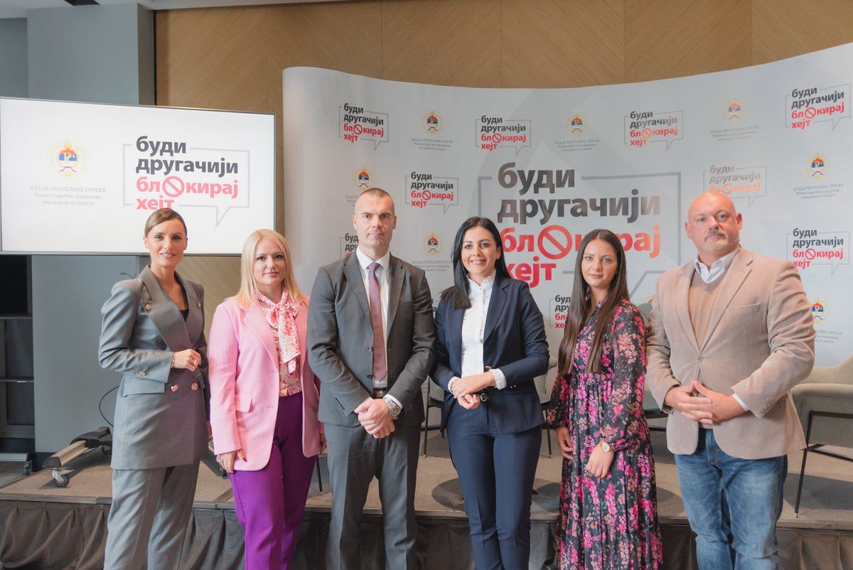 ta___njaa's tweet photo. "Budi drugačiji - blokiraj hejt" - panel diskusije u organizaciji Ministarstva porodice, omladine i sporta Republike Srpske. https://t.co/go2PoGzp8S