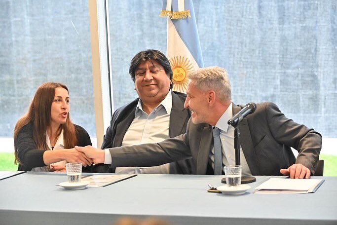 arcionimariano's tweet photo. No solo es una gran noticia para las y los vecinos de la comunidad, que lo estaban esperando hace muchos años, sino también para los 160 chicos y chicas que hoy asisten a la en jornada completa, ya que podrán contar con más aulas y nuevas instalaciones. 

#AdelanteChubut https://t.co/GPmvinwESQ