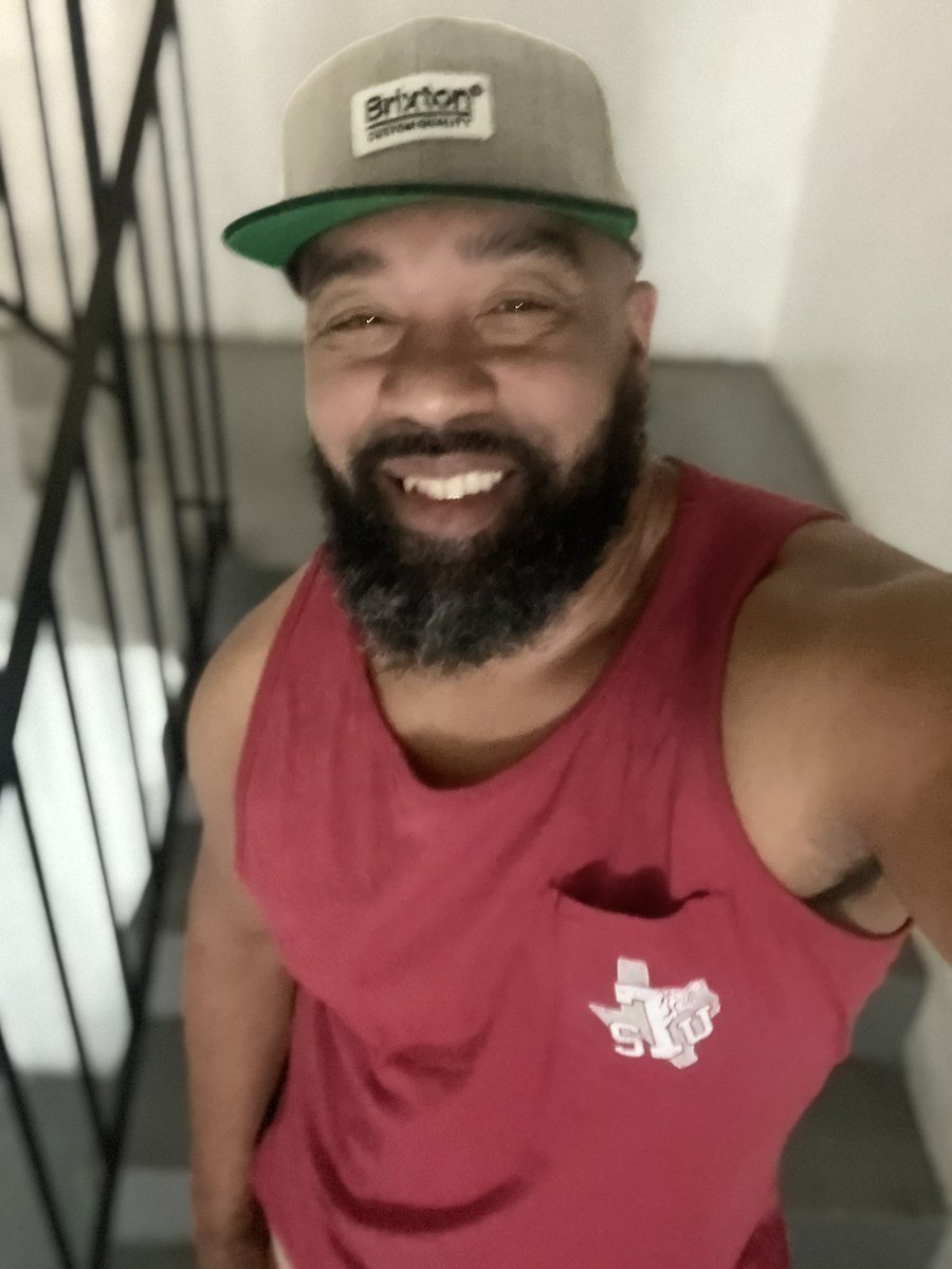 BluBoi31's tweet photo. Case of the Mondaze. #offdayvibes https://t.co/1NHV5G7RD2