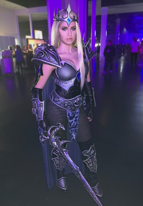 I actually already did that and already own one frostmourne ?❄️ https://t.co/9Qlrwx2FMU