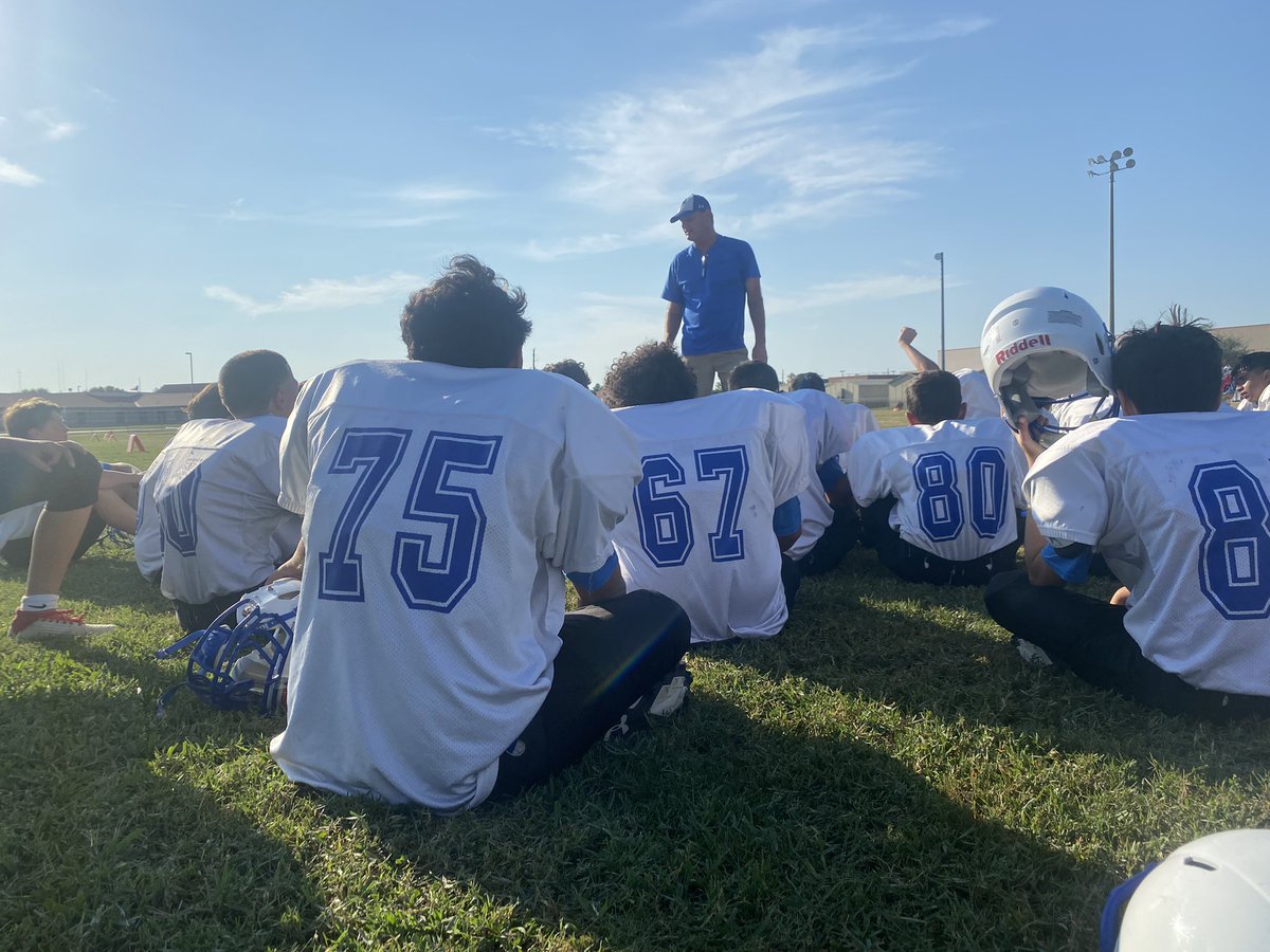 taylorscience1's tweet photo. @FairviewJH taking on @NolanRyanJH 7th grade football. Playing a tough game. Getting ready to start the 2nd half. 7-19 game midway thru 3rd https://t.co/ErU62J3qG7